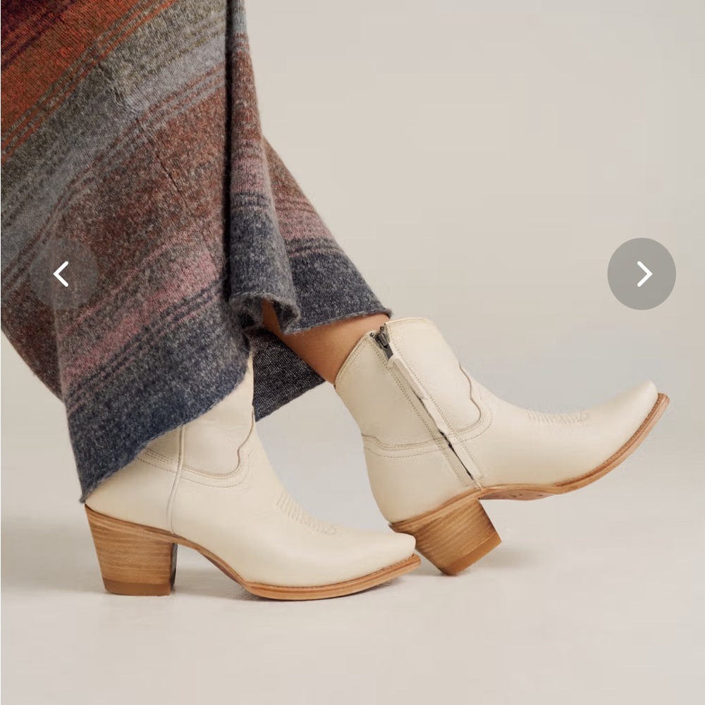 Tecovas Daisy White Leather Heeled Boots